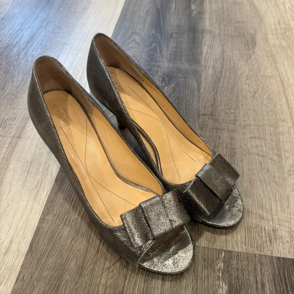 Kate Spade Heels Womens 9 Gray Shimmer Open Toed Pump Bows Cocktail Party